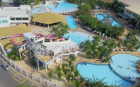 LACQUA Di ROMA COM PISCINA DE ONDAS